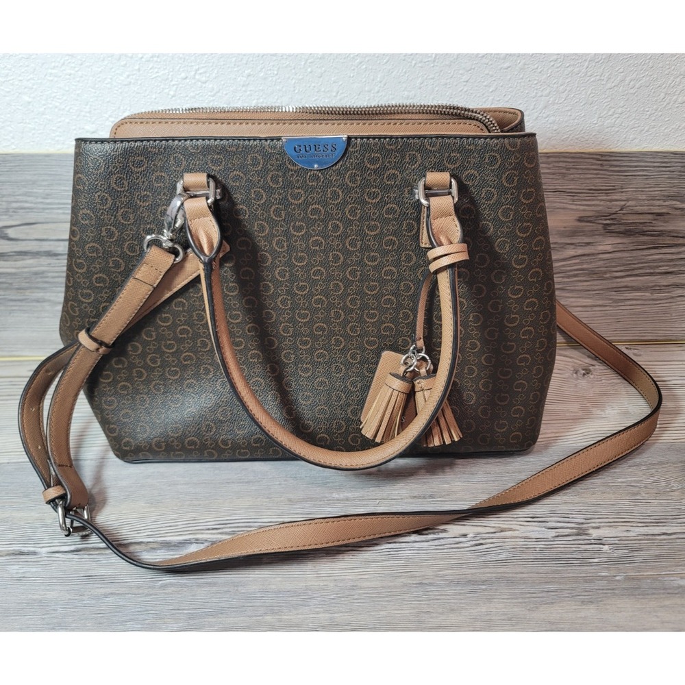 Guess Medford toe bag crossbody satchel silver hardwear excellent condition